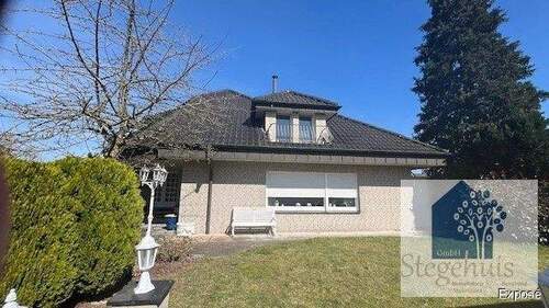 Hausansicht vorne - ***STEGEHUIS GMBH*** Zweifamilienhaus mit großes Grundstück im Gronau. ACHTUNG kommt in der Versteigerung!!!