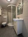 Einliegerwohnung - Badezimmer 1 von 2 - 