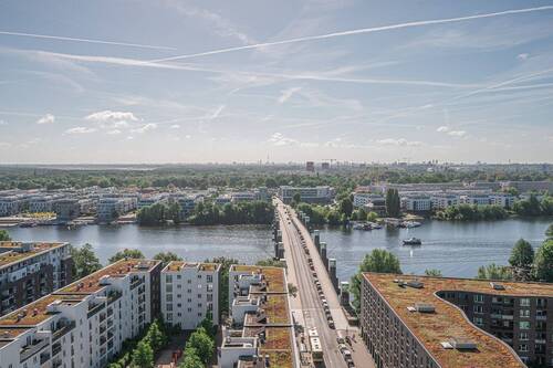 Aussicht vom obersten Stockwerk - 3 Zimmer Etagenwohnung zum Kaufen in Berlin