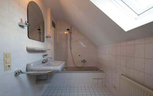 015.Bad im Dachgeschoss.jpg - 