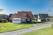 Vorderansicht vom Deich - 4 Zimmer Einfamilienhaus zum Kaufen in Wischhafen