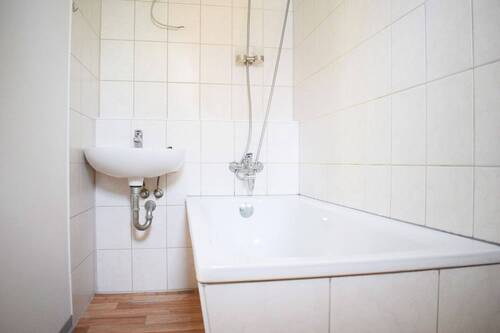 Badezimmer - Etagenwohnung mit 70,30 m&sup2; in Köthen (Anhalt) zur Miete