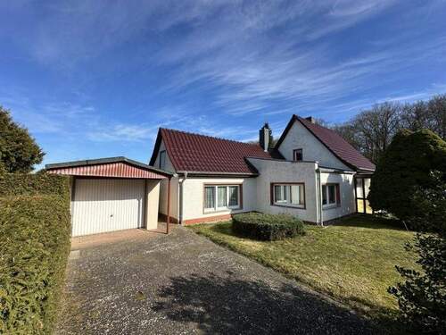 Ansicht süd mit Garage - Einfamilienhaus zum Kaufen in Malchow