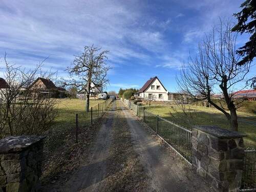 Grundstück mit Weg - 