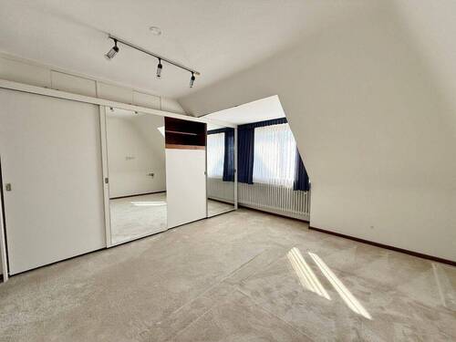 Schlafzimmer mit - 