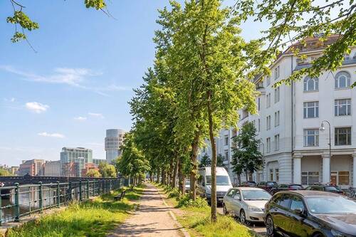 Blick in die Straße entlang des Ufers - 