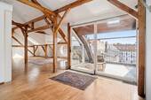Offener Wohn- und Essbereich - Weitläufige Dachgeschosswohnung mit Galerie, Dachterrasse und viel Potenzial