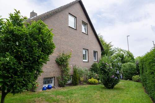 Hausansicht - 5 Zimmer Mehrfamilienhaus, Wohnhaus in Wunstorf
