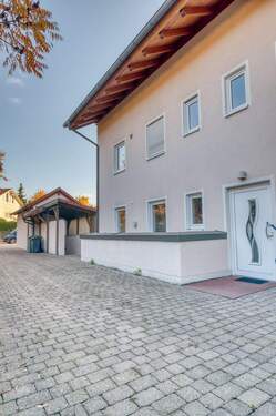 Eingang - 7 Zimmer Doppelhaushälfte zum Kaufen in Ottobrunn