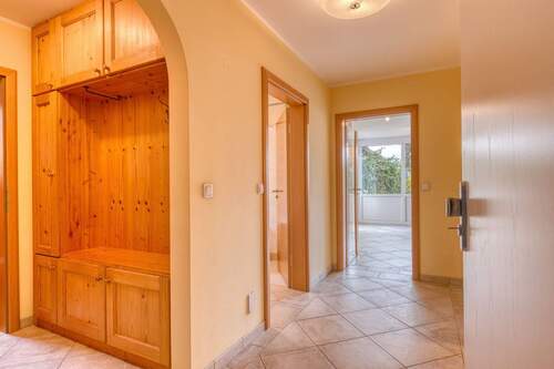 Flur - 7 Zimmer Doppelhaushälfte in Ottobrunn