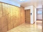 Souterrain: Flur mit Einbauschrank - 