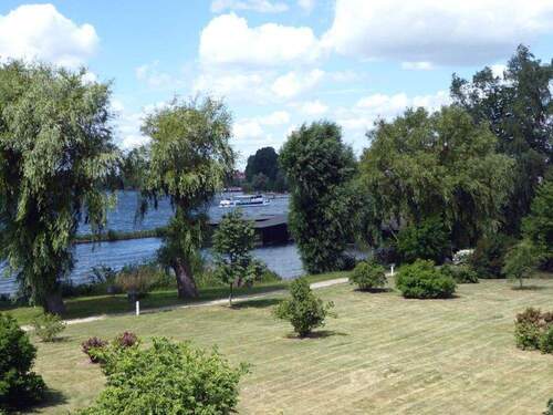 6. nicht öffentlicher Park hinter dem Haus - 