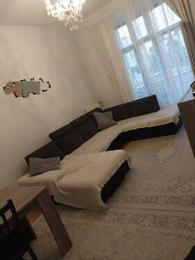1 - Altbau - Helle 2 Zimmerwohnung im Vorderhaus mit Balkon