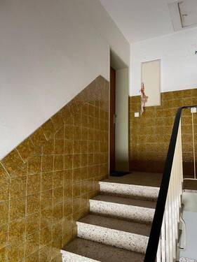 Treppenhaus - 3 Zimmer Etagenwohnung zur Miete in Wesel