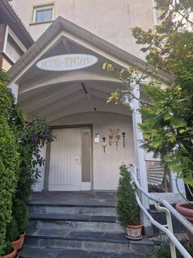 Hoteleingang - Mehrfamilienhaus, Wohnhaus zum Kaufen in Müschenbach