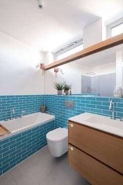 Bad mit Wanne - 