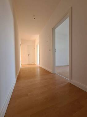 Flur - Etagenwohnung mit 76,00 m&sup2; in Chemnitz zur Miete