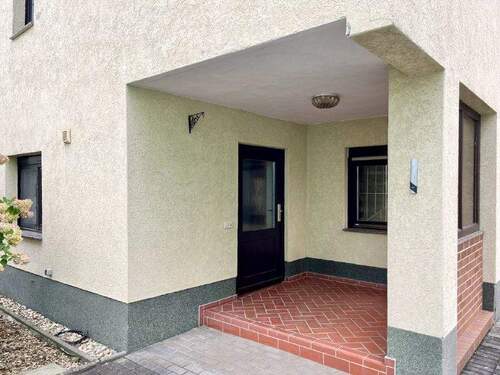 4 Eingang - 5 Zimmer Einfamilienhaus zur Miete in Röderaue