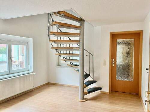 7 Zimmer EG - Treppe ins OG - 