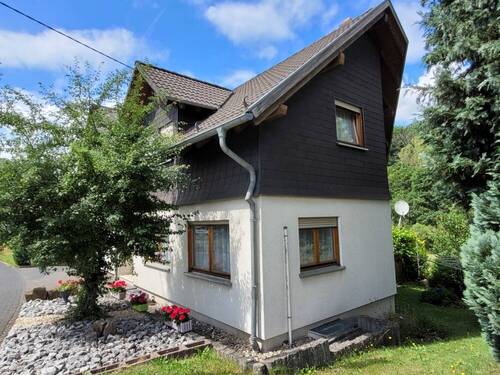 Seitenansicht Anbau - 9 Zimmer Mehrfamilienhaus, Wohnhaus in Netphen / Hainchen