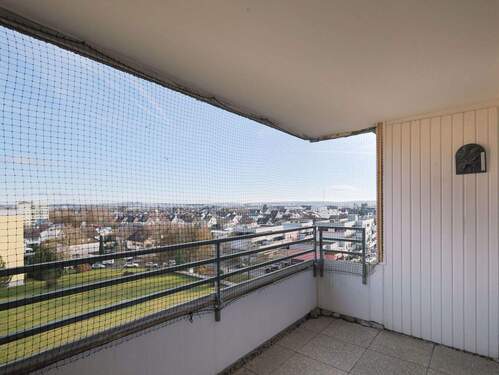 Einladender Balkon mit schöner Fernsicht - Komfortables Wohnen mit Fernsicht: Ihr geräumiges 3-Zimmer-Zuhause in ruhiger Lage