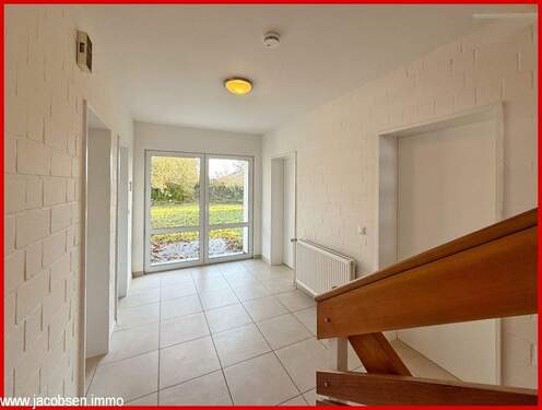 Diele im Gartengeschoss mit Zugang zum Garten - 