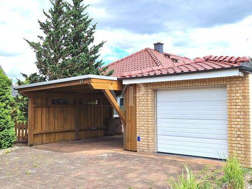 Bungalow mit Garage & Carport - 