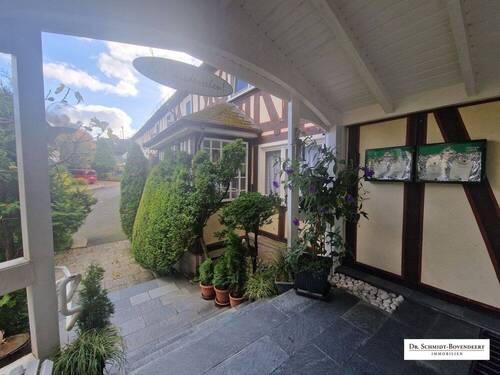 Hotelausgang - Schönes Restaurant, Hotel mit 8 Hotelzimmern und zwei Wohneinheiten Nähe Hachenburg!