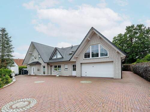 Vorderansicht - 9 Zimmer Einfamilienhaus zum Kaufen in Lemförde