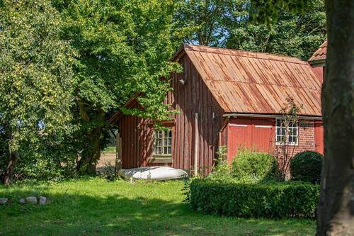 Platz für Fahrräder und Gartengeräte - 