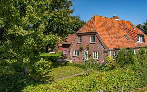 Charmant und eingewachsen - Historischer Charme trifft moderne Wohnatmosphäre - Doppelhaushälfte auf dem Lande