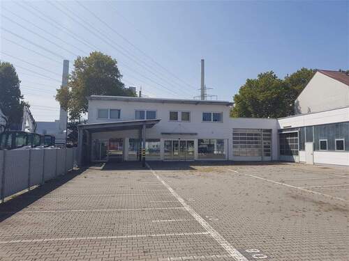 Parkplatz Rückseite - Einfamilienhaus in Mannheim