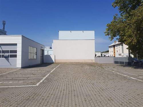 Parkplatz 2 - 