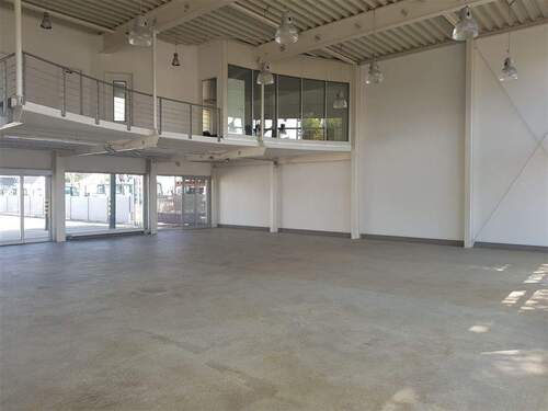 Schauraum mit Galerie - 