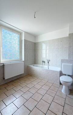 Badezimmer - Etagenwohnung mit 80,50 m&sup2; in Zörbig zur Miete