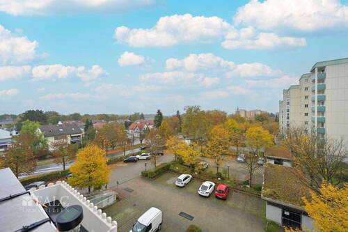 Aussicht Balkon - 2 Zimmer Etagenwohnung zum Kaufen in Germering