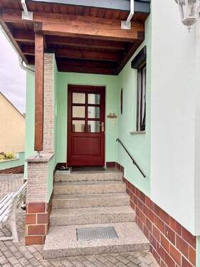 3 Eingang - 4 Zimmer Etagenwohnung in Röderaue