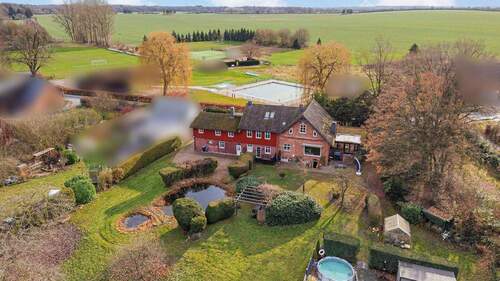 Anwesen - Vogelperspektive - 