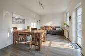 WHG2 Wohnzimmer mit Kamin - 