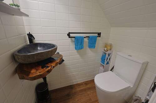 Gäste-WC EG- Haupthaus - 