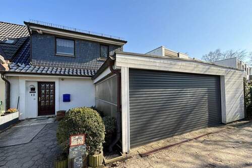 Außenansicht - Charmante DHH in bester Lage - 385.000,00&nbsp;EUR Kaufpreis, ca.&nbsp; 91,30&nbsp;m&sup2;&nbsp;Wohnfl&auml;che