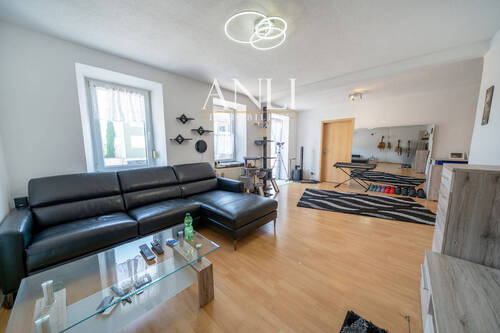 Wohn- und Geschäftshaus in Senden - 1. OG 4 Zimmer Wohnung - Wohnzimmer 1 - 