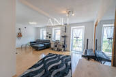 Wohn- und Geschäftshaus in Senden - 1. OG 4 Zimmer Wohnung - Wohnzimmer 4 - 