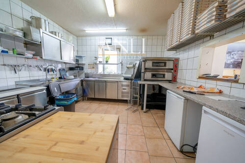 Wohn- und Geschäftshaus in Senden - 1. OG 4 Zimmer Wohnung - Pizzeria - Küche - 