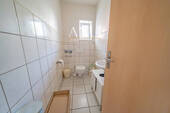 Wohn- und Geschäftshaus in Senden - 1. OG 4 Zimmer Wohnung - Pizzeria - WC - 