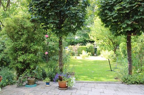 Blick in den Garten - Doppelhaushälfte mit 160,00 m² in Hamburg zum Kaufen
