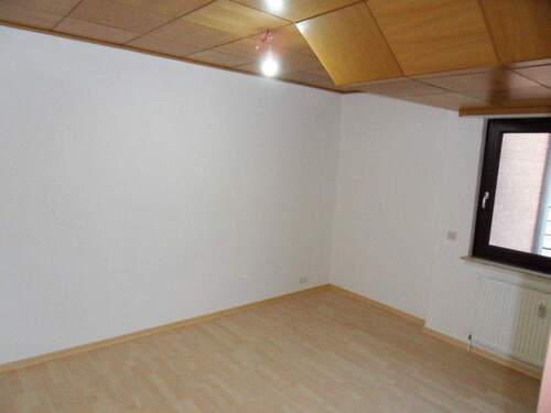 Eß-/ Arbeits- oder Schlafzimmer - 