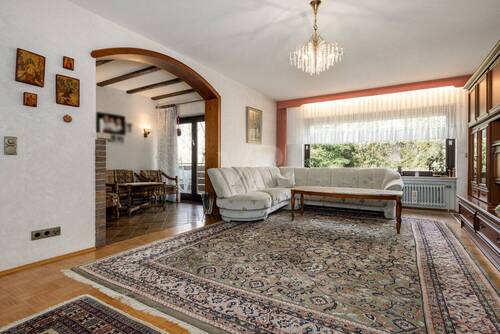 Wohnzimmer - Familienfreundliches Einfamilienhaus mit Einliegerwohnung