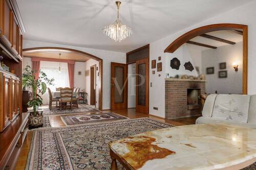 Wohnzimmer - 8 Zimmer Einfamilienhaus zum Kaufen in Kelkheim (Taunus) / Fischbach