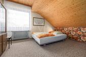 Schlafzimmer 2 (Dachgeschoss) - 